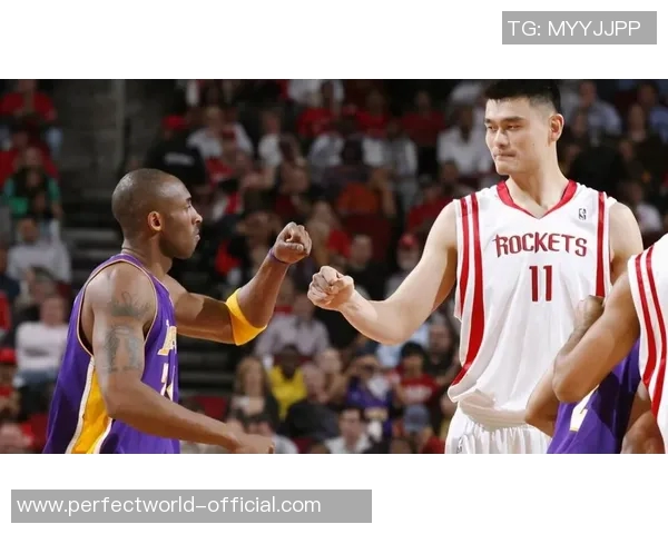 姚明热血扣篮瞬间展现篮球巨星风采与激情的完美结合