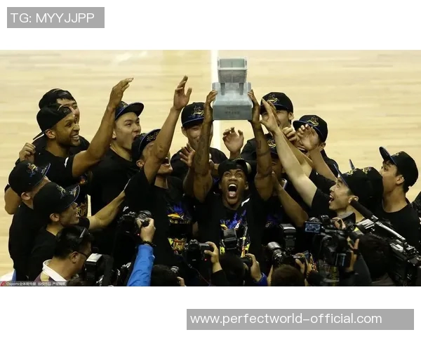 姚明携手首都航空共创未来助力中国篮球发展新篇章