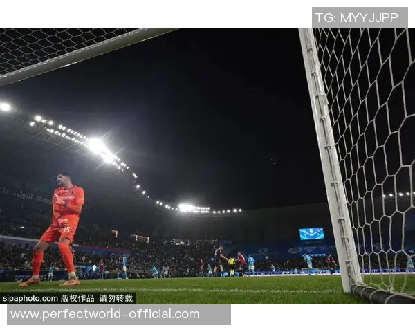 中超赛场冷门多特蒙德与那不勒斯激战成平局红牌事件引发全场热议