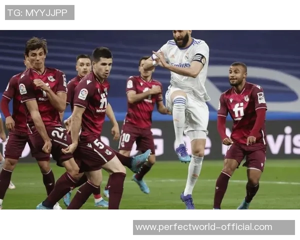 德甲精彩对决皇马与本菲卡战成平局神扑瞬间引发全场欢呼 德甲精彩对决皇马与本菲卡战成平局神扑瞬间引发全场欢呼