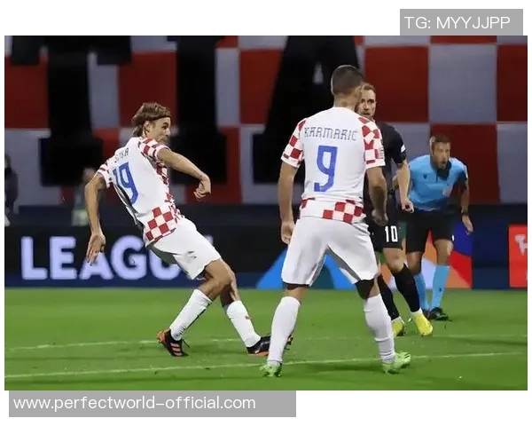 友谊赛精彩回顾:多特蒙德大胜那不勒斯红牌事件引发全场热议 友谊赛精彩回顾:多特蒙德大胜那不勒斯红牌事件引发全场热议